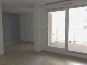 UN APPARTEMENT T2  PARKING  TERRASSE  A PERPIGNAN PROCHE GAR