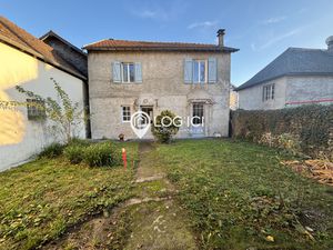 A LOUER  MORLAAS  MAISON  2 CHAMBRES  1 BUREAU  JARDIN  TERR