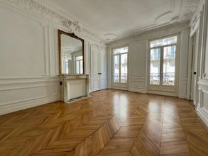 PARIS 8ème Avenue Montaigne- 3 Pièces 80m²