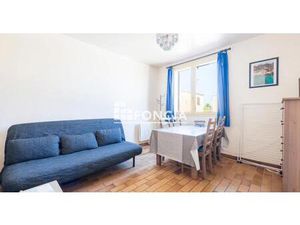 STUDIO- Résidence avec piscine. entre le BRUSC et La COUDOULIERE