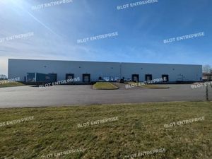 A VENDRE OU A LOUER - ENTREPOT LOGISTIQUE - FOUGERES - 6000 m²