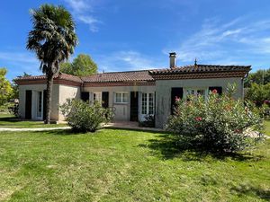 Maison avec piscine sur un terrain de 3986m2 constructible