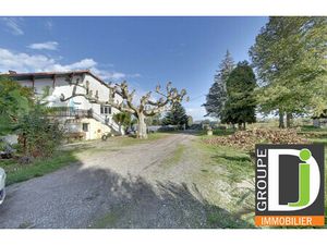 Ferme renové sur 12000 m² de terrain