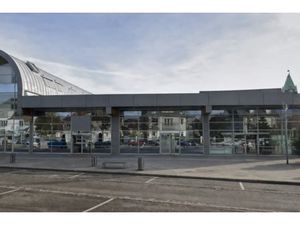 Locaux commerciaux de 417 à 1 150 m² – Proximité immédiate de la gare de Colmar