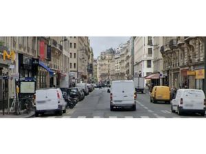 Location Commerce PARIS 75008