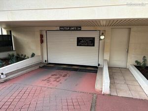 Emplacement de parking Suresnes proche tram Belvédère