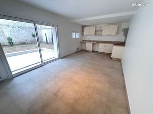 Maison de village de type 4 avec jardin et stationnement