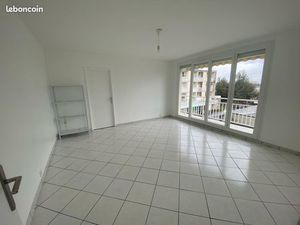 A LOUER - Appartement F4 de 74m² à MONTSOULT - Proche TOUTES commodités
