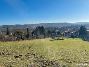 TERRAIN A LOTIR Dans le bourg d'ANTONNE 24420
