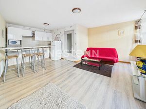 A vendre au centre-ville d'Aurillac  au 3ème et dernier étage d'une petite copropriété  ap
