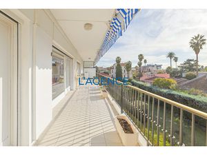 Hyeres centre superbe t6 de 150m2 avec terrasse de 35m2 et