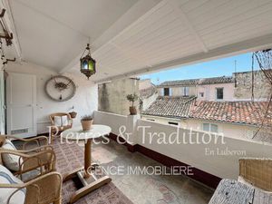 Centre historique d'Apt  très beau triplex de 112 m2 avec terrasse proche tous commerces