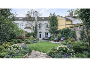 FONTAINEBLEAU hyper centre  maison familiale de 139 m2 avec