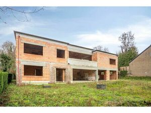 Uitzonderlijke ruwbouw met royale ruimtes te Meldert