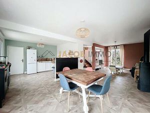 Maison mitoyenne par le garage – Quartier calme