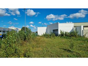 Terrain de 660m2 avec un garage