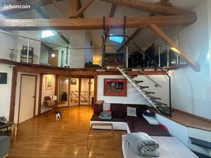 Superbe vigneronne dans le sud de la France