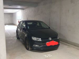 Grande place de parking/garage en sous-sol sécurisée