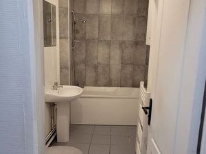 Mouvaux : Petite Maison 60 m2 habitables  2 Chambres + bureau  sans Extérieur