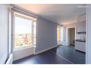 Studio meublé  au calme dans un petit immeuble  proche campus Cézeaux