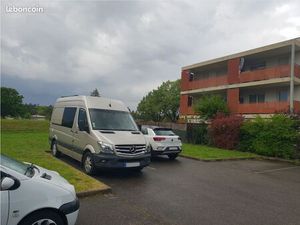 Place de parking dans résidence fermée: Terre des Lads/Face à l'hippodrome  parc de Parill