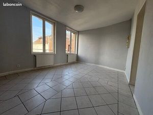 F3 lumineux centre ville