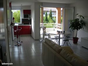 Appartement T2  terrasse  piscine  proche métro