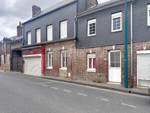 Maison d'habitation mitoyenne d'un coté 3 chambres sur 1209 m2 de terrain idéal première a