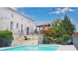 Propriété en pierre sur 3.6 hectares de terrain pour amateur de chevaux