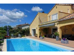 Maison moderne avec 4 chambres  piscine  bois et grand terrain
