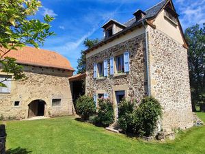Maison en pierre de caractère au cœur de la campagne