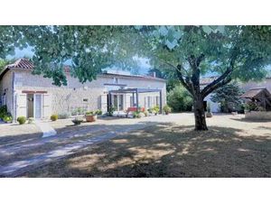 Longère de 180 m² offrant 3 chambres avec un terrain 1410 m²