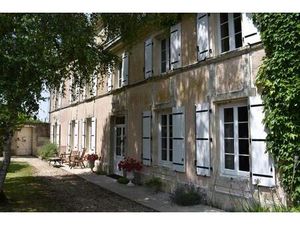 Superbe manoir rénové avec cinq gîtes