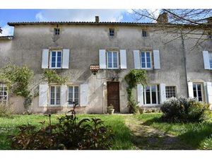 Belle et grande maison familiale à rafraîchir