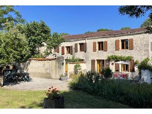 Complexe de gîtes avec maison de propriétaires