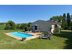 Maison de plain-pied avec piscine