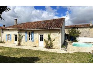 Charmante maison charentaise spacieuse avec piscine