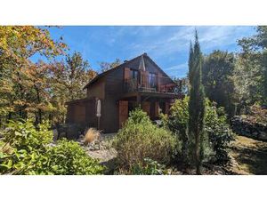 Spacieux chalet en bois de 3 chambres situé sur le terrain de golf près de Sarlat