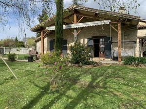 Ensemble en pierre de 3 logements et 2 piscines