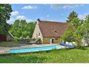 Jolie maison en pierre avec 4 chambres  piscine et jardins