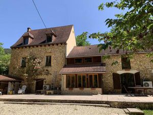 15 mins de Sarlat - 3 chambres et 3 salles de bains en pierre