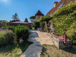 Maison en pierre immaculée avec maison d'hôtes  piscine  spa et jardins paysagers