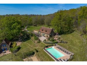 Secteur Figeac. Charmante maison en pierre  2 gîtes  piscine à débordement  2ha et de bell