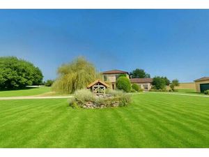 Une trouvaille rare - Deux magnifiques maisons  un studio  une allée panoramique et 14 hec