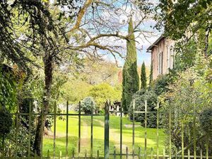 Secteur Cajarc. Grande propriété agricole avec manoir et dépendances sur 31 hectares de te