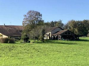Maison de campagne avec un grand potentiel dans un hameau tranquille