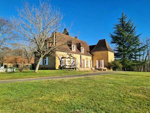Charmante maison de six chambres avec piscine et belles dépendances au milieu d'une campag