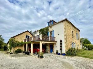 Belle maison familiale avec appartement indépendant et son propre lac !