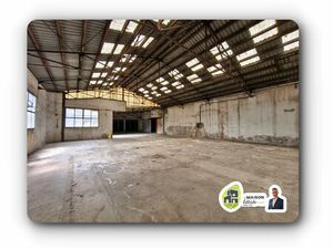 Entrepôt industriel de près de 2000 m² à rénover Emplacement premium face à l'Hôpital !