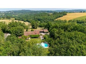 Maison en pierre avec piscine près de Gourdon
